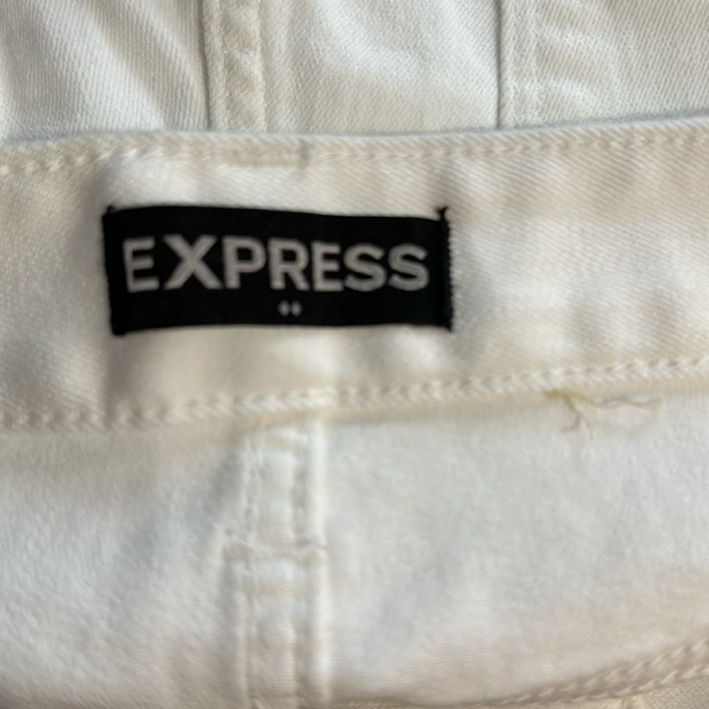 Shorts - Picture 3 of 4